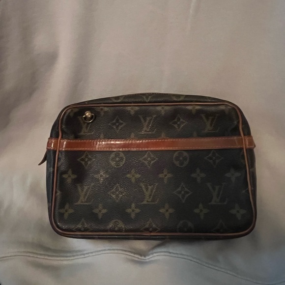 Louis Vuitton Monogram Canvas Messenger Bag - Picture 1 of 3